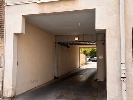 place de parking sécurisée – box souterrain 15m² – rue lagrive (clemenceau)