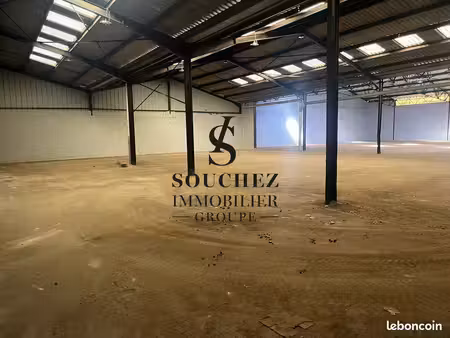 local 1697 m² annay