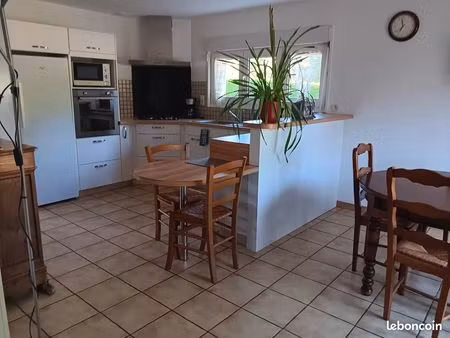 maison avec 3 chambres  grand terrain en campagne  axe gourin quimper   diponible des juil