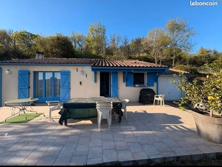maison avec piscine et vue panoramique