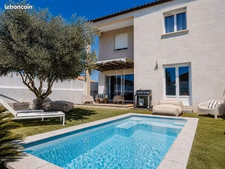 villa avec piscine - 4 chambres - 144 m² de surface utile - garage - à sauvian