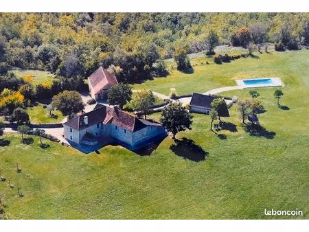 terrain 8 pièces 450 m²