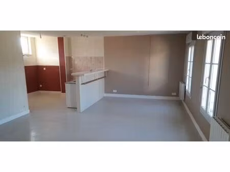 loue appartement 99 m2 dans village