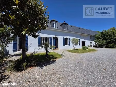 studio 5 pièces 130 m²
