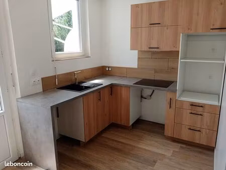 à louer – superbe appartement t2 de 40 m² entièrement rénové avec grande terrasse de 29 m²