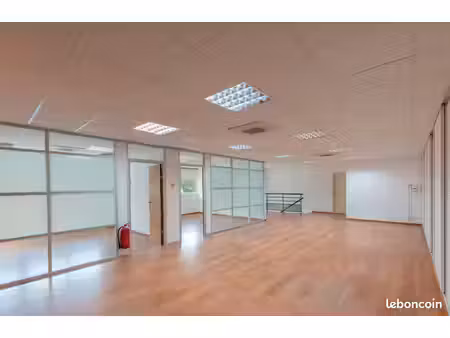 local d'activité / bureaux 5 pièces 152 m²