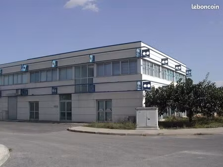 bureaux de 32 m2 proximite a9