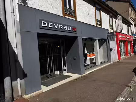 ◊ pas-de-porte d’un local commercial de 99 55m² 145000