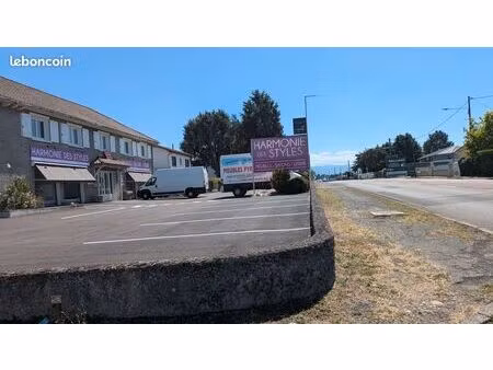 local commercial ou professionnel 360m2 sur route de lourdes