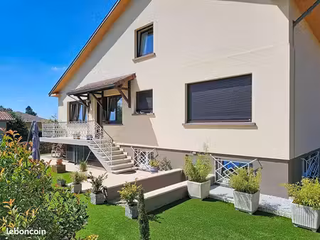 maison 9 pièces 240 m²