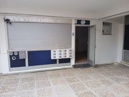 local commercial centre ville