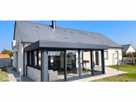 maison moderne de plain pied climatisée