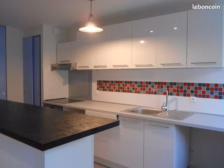 f2 52 m² en rdc avec terrasse privative close 35 m²