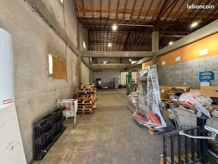 local 600m2 + 900m2 de parking à louer centre clermont l’hérault