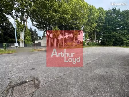 local commercial 1050 m² agen