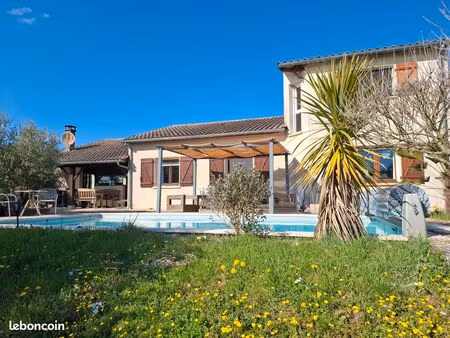 maison familiale de 180 m² avec piscine et vue imprenable sur la nature