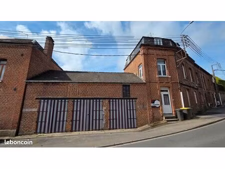 charmante maison rénovée et avec 3 garages située à wignehies