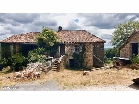 ensemble quercynois de charme à rénover  avec dépendances  au calme  sur 1877 m2   à 8 mn 
