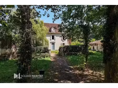 maison 7 pièces 335 m²
