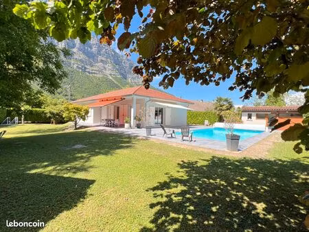 belle maison t6 de 160 m2 sur terrain de 1266 m2