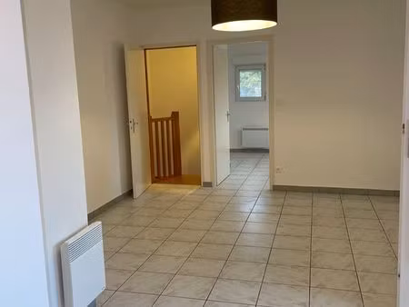 ? à louer - appartement t3 en duplex à sauzet - 550 /mois
