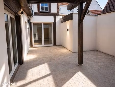 bel appartement rdc avec terrasse cour fermée