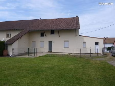 grande maison joliment rénovée  propre  très bon état