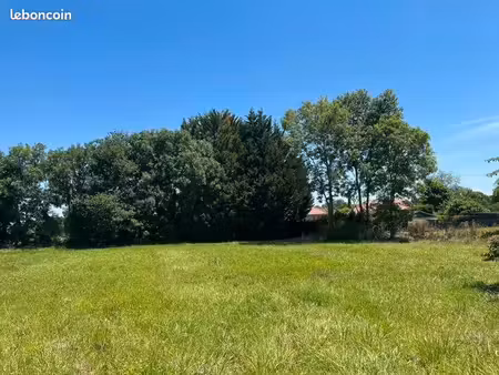 terrain 1 077 m² bougarber