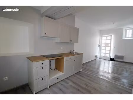 castelmoron sur lot  appartement t2 entièrement refait à neuf d'environ 48 17 m2 avec terr