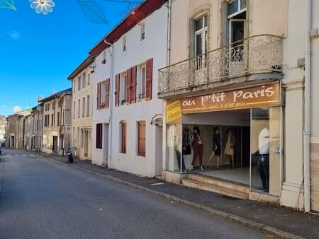 local commercial dans rue très passante