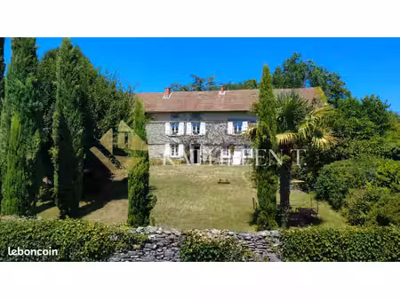 propriété 5 pièces 208 m²