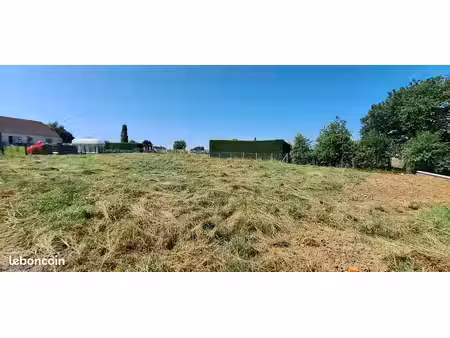 terrain 801 m²