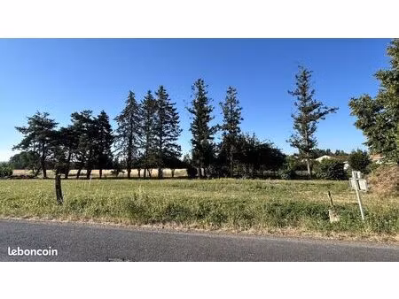 terrain 1019 m² lempty