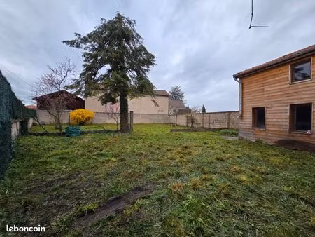 terrain viabilisé constructible 418 m2 maringues