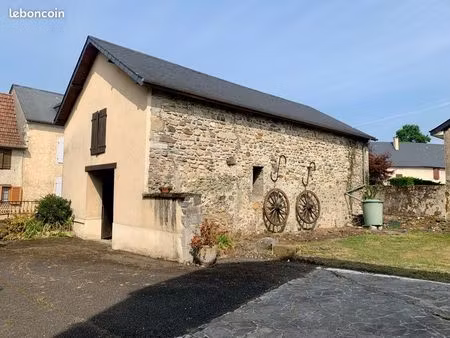 ensemble immobilier à la campagne 3 bâtis
