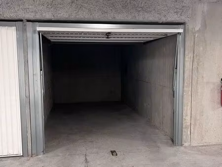 box/ garage à louer vénissieux centre