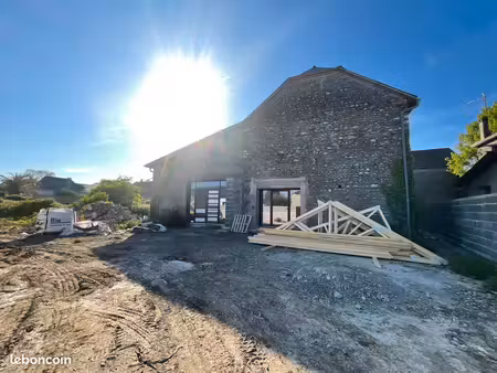 superbe grange à terminer de rénover