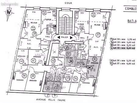 rares à la vente  lot de 6 greniers proximité place des maisons neuves
