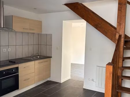 maison duplex lumineuse avec patio & toit terrasse – centre-ville de nevers – non meublée