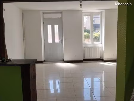 appartement au rez de chaussée  quartier calme  proche du centre ville