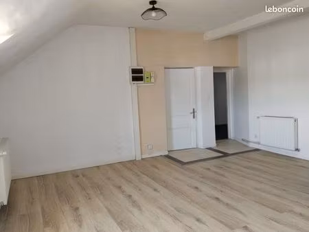 appartement mansardé 2 eme étage