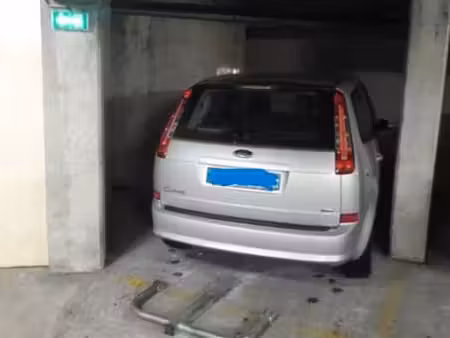 parking sécurisé – proche tramway ligne 1- chantiers navals