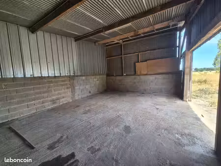 local de stockage 40m2 box/garde meuble