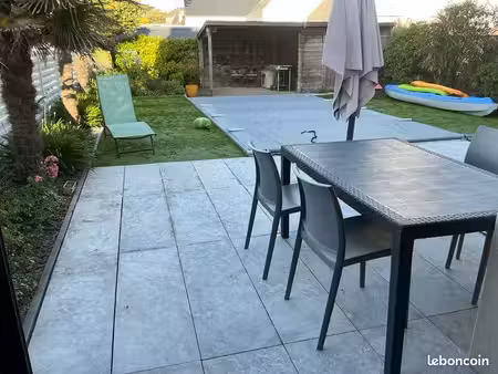 maison 90m2 avec piscine  plages et bourg à pied