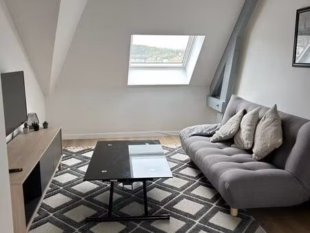appartement 2 pièces meublées face a la gare