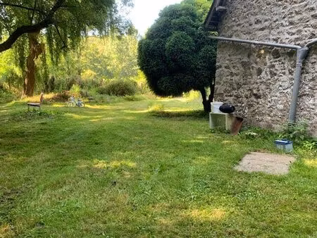 maison au bord de l’eau