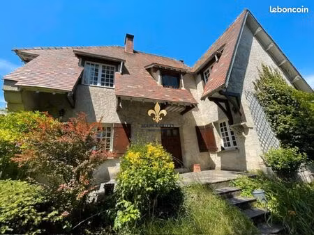 propriété 7 pièces 230 m²