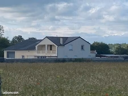 pavillon 11 pièces 241 m²