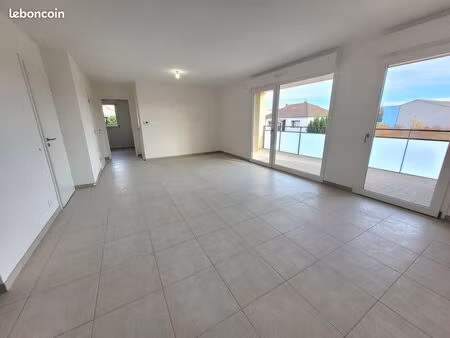 joli f3 neuf balcon garage et parking dispo de suite