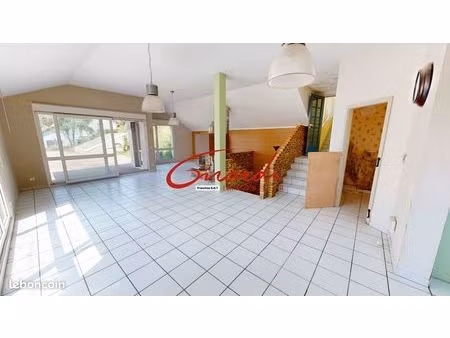 maison 7 pièces 214 m²